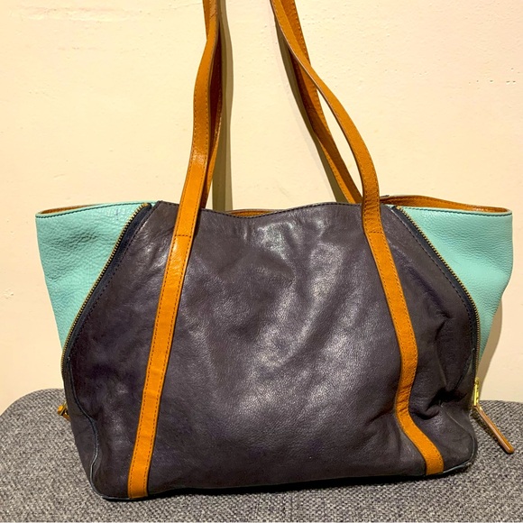 Fossil Leather Shoulder Bag - Picture 3 of 13